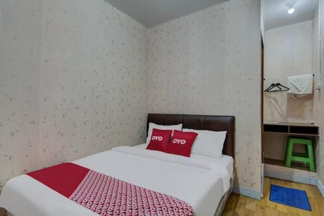 Super Oyo Capital O 3198 Sukomanunggal Inn Сурабая Экстерьер фото